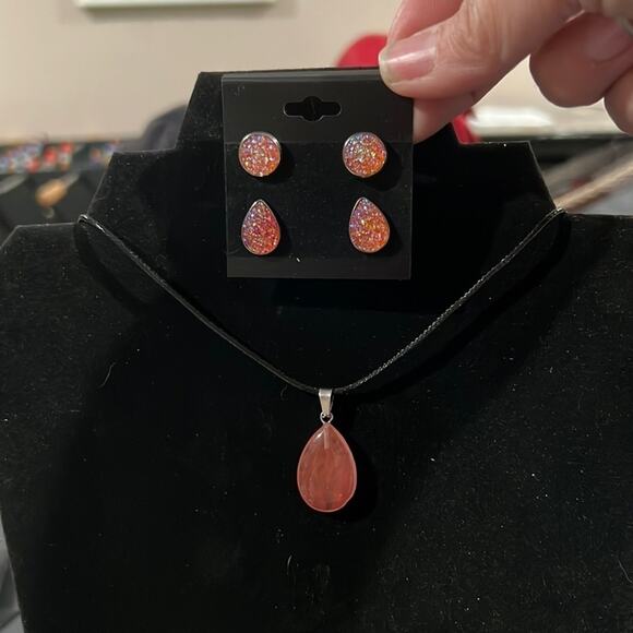NECKLACE with stone pendant & sparkly earrings!pretty mauve color! - Picture 1 of 4